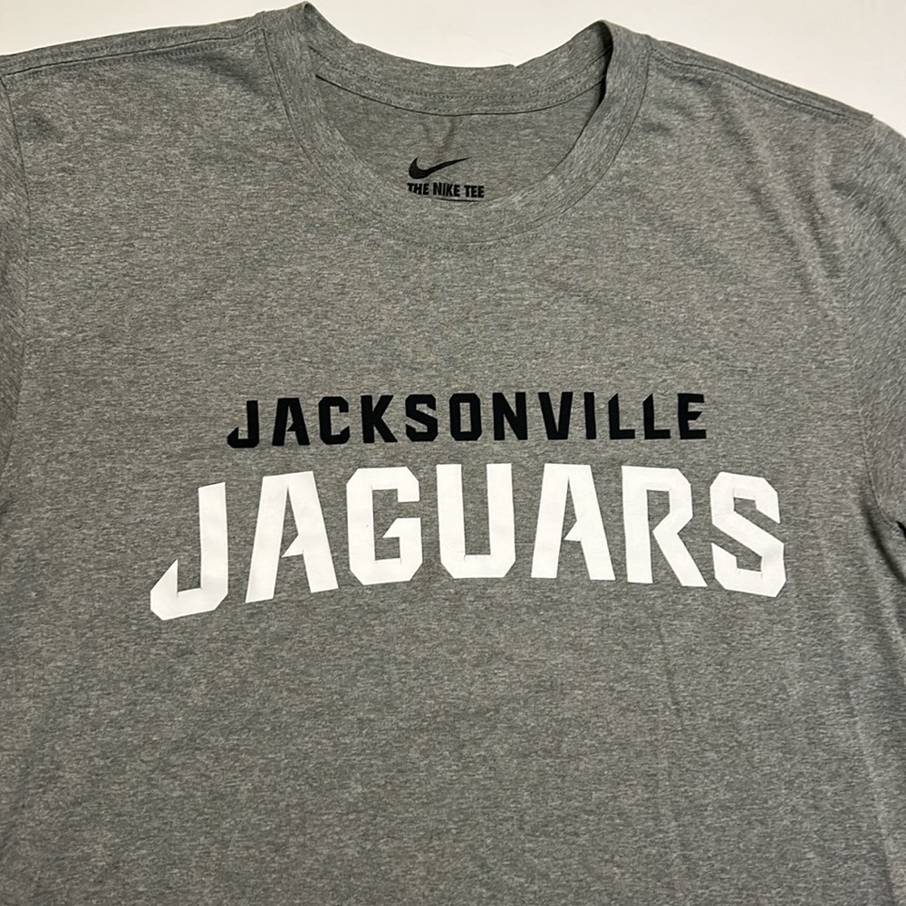 Jacksonville Jaguars NFL gray dri-fit Nike Tee size Small. Excellent condition - Picture 2 of 8